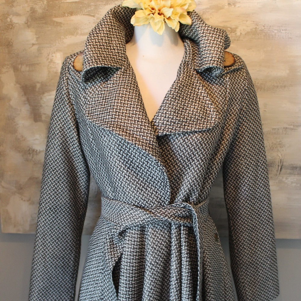 Super Cute Wrap Trench Coat!! 😱🎉 (See photos)